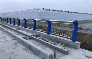重庆厂家安装双金属复合管公路栏杆